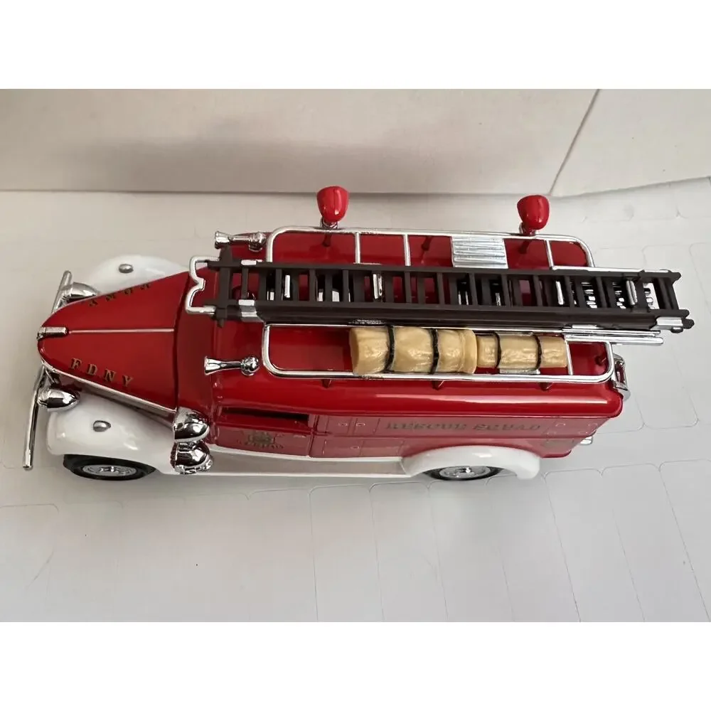 A19 Matchbox Models of Yesteryear Fire Engine Series 1937 GMC Rescue Squad New